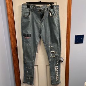 Jaffrey Distressed jeans fits 32 waist by tag says 2XL